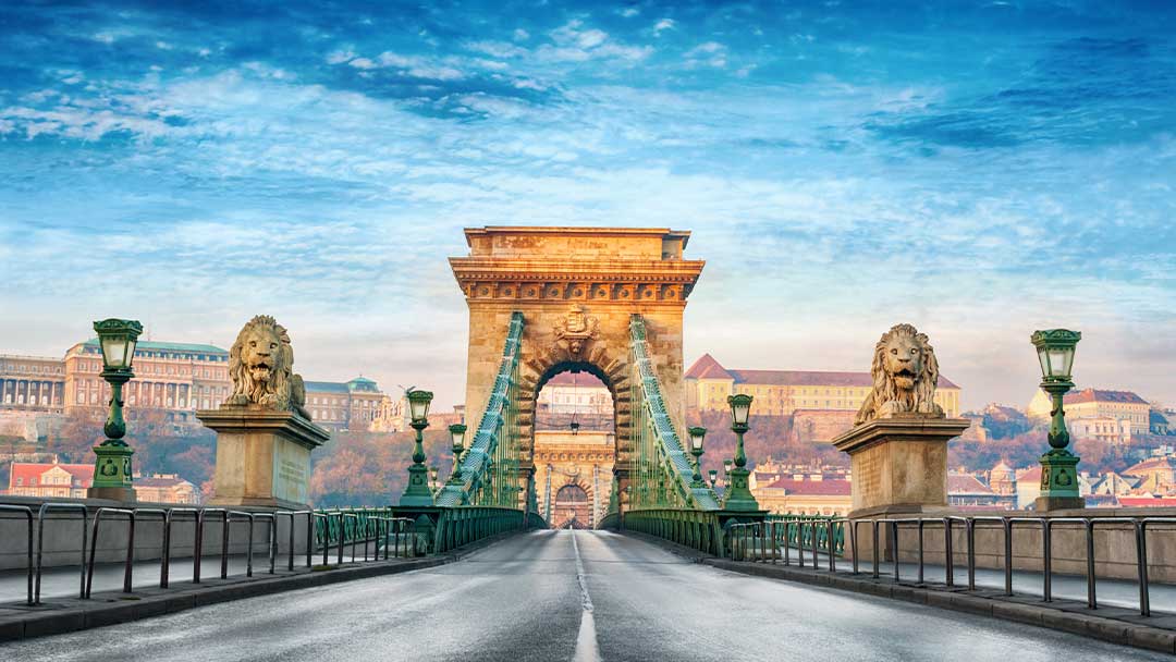 El Puente de las Cadenas es uno de los más icónicos de Europa 