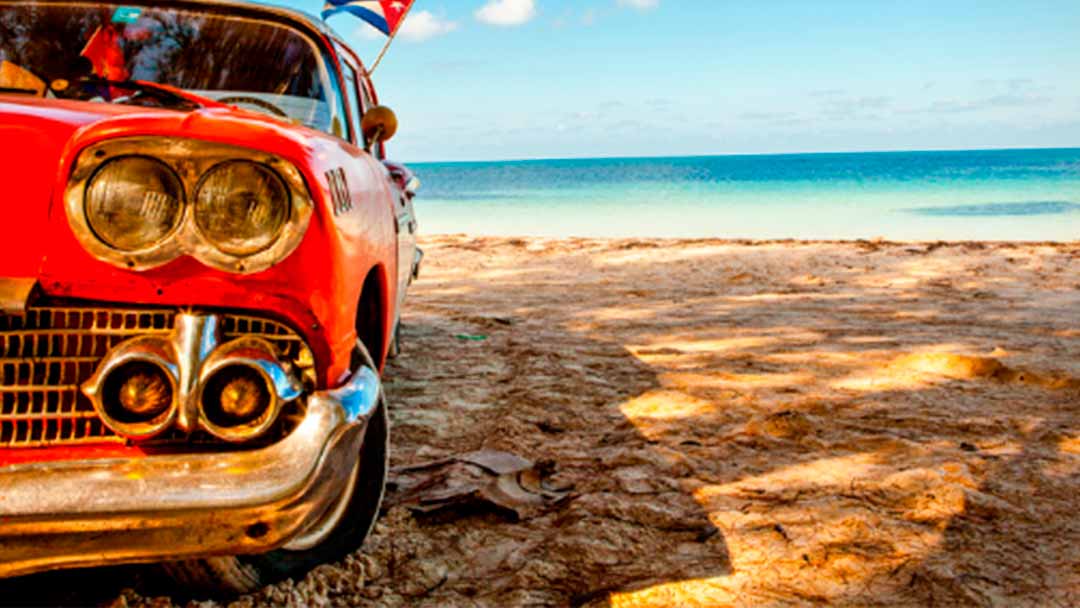 Cuba cuenta con playas vírgenes. arquitectura colonial y cálidas temperaturas