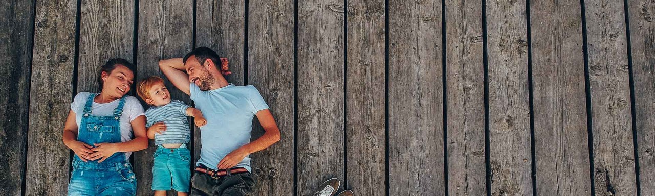 Una familia descansando