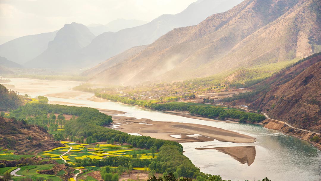Navegar por el río Yangtze supone descubrir rincones que no podrías ver desde tierra firme