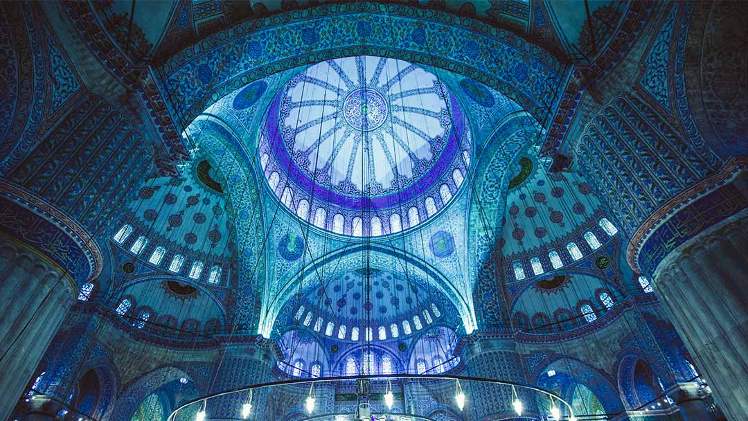 Interior  de la Mesquita Azul en Estambul