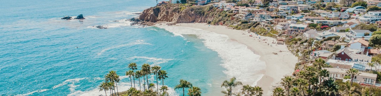 vista aerea de laguna beach en california