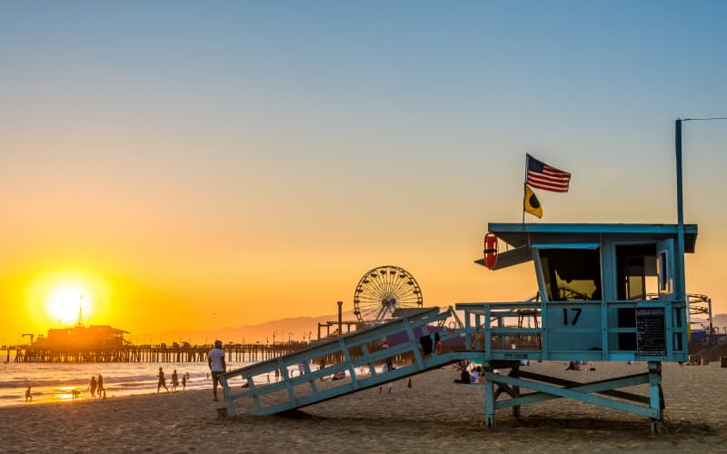 puesto de vigilantes de la playa de Santa Mónica en California