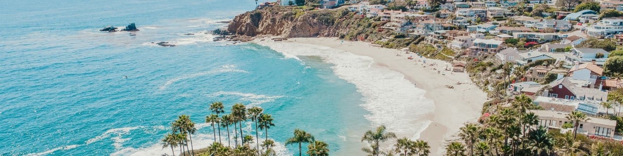 vista aerea de laguna beach en california