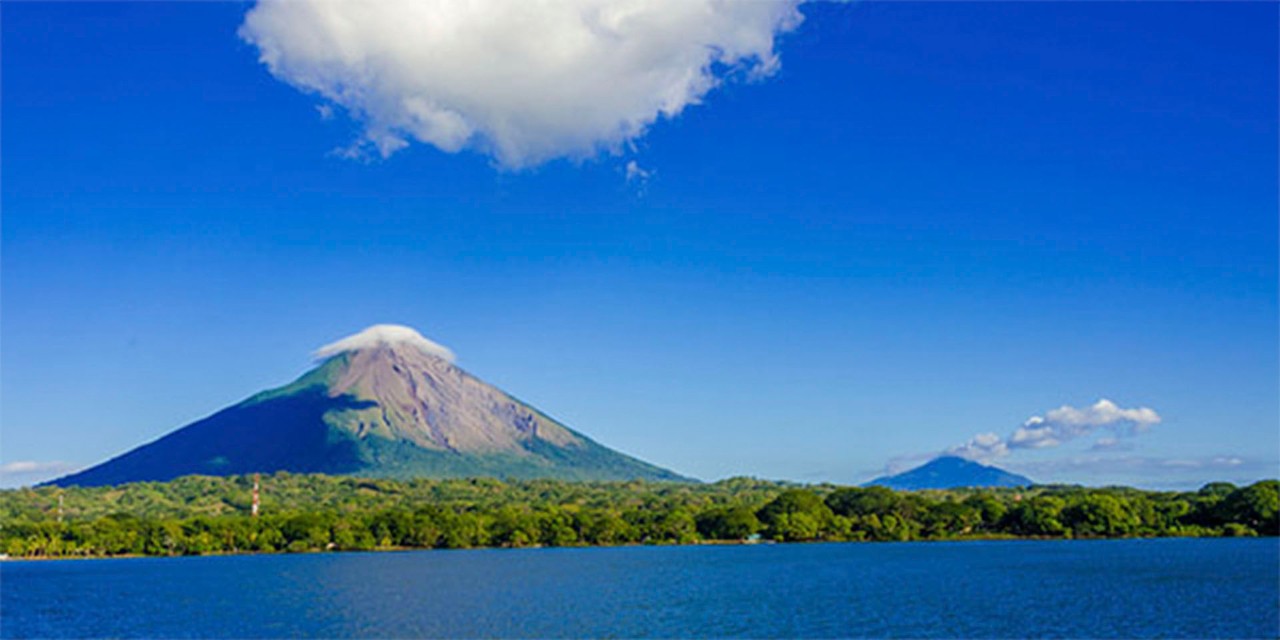 vistas a un volcán en nicaragua