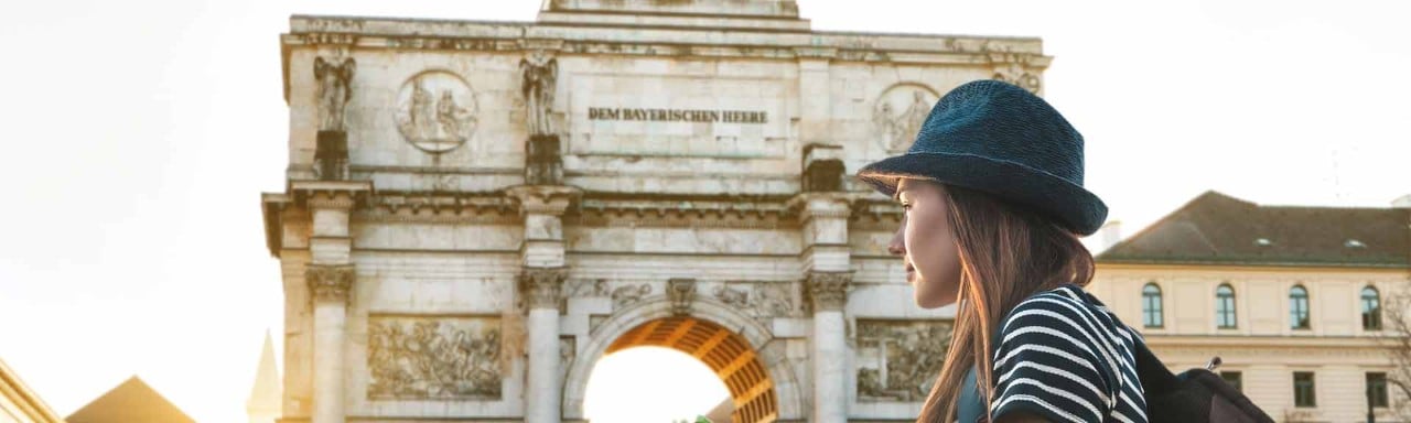 Una mujer jóven de viaje