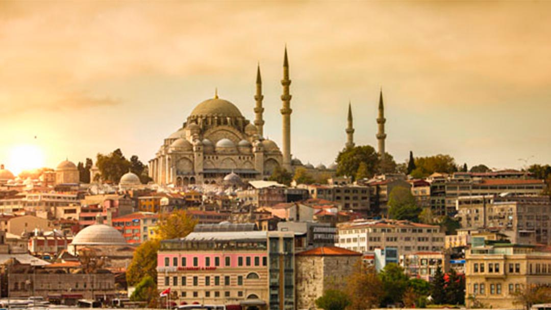 Estambul cuenta con el Bazar de las Especias y el Gran Bazar con productos artesanales
