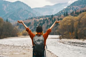 mujer viajera en Canadá tras recuperar equipaje 