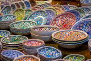 artesanía local en zoco de Egipto