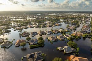 inundacion de casas por desastre natural en estados unidos
