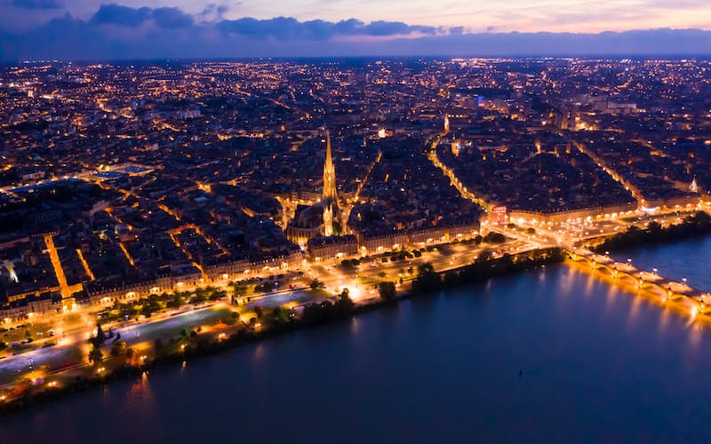 ciudad de burdeos de noche 