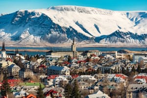 vista panorámica de la ciudad de Reikiavik en invierno