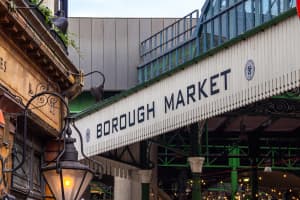 entrada al borough market de londres en inglaterra