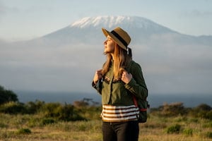 turista empieza aventura en tanzania tras recuperar equipaje